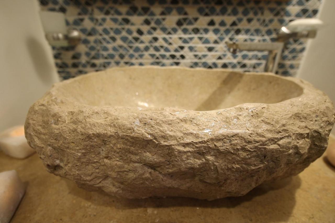 Benben By Dhara Hotels - Adults Only 아스완 외부 사진 A stone sink
