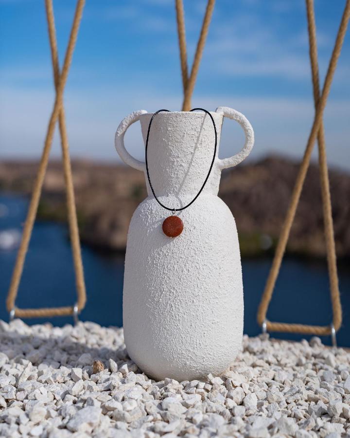 Benben By Dhara Hotels - Adults Only 아스완 외부 사진 A necklace with a pendant