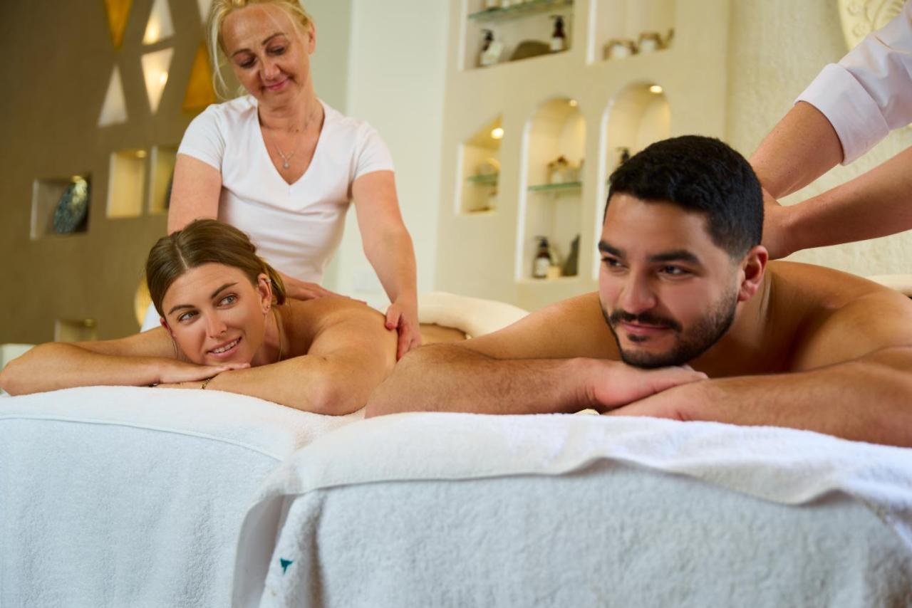 Benben By Dhara Hotels - Adults Only 아스완 외부 사진 Massage therapists working on a couple