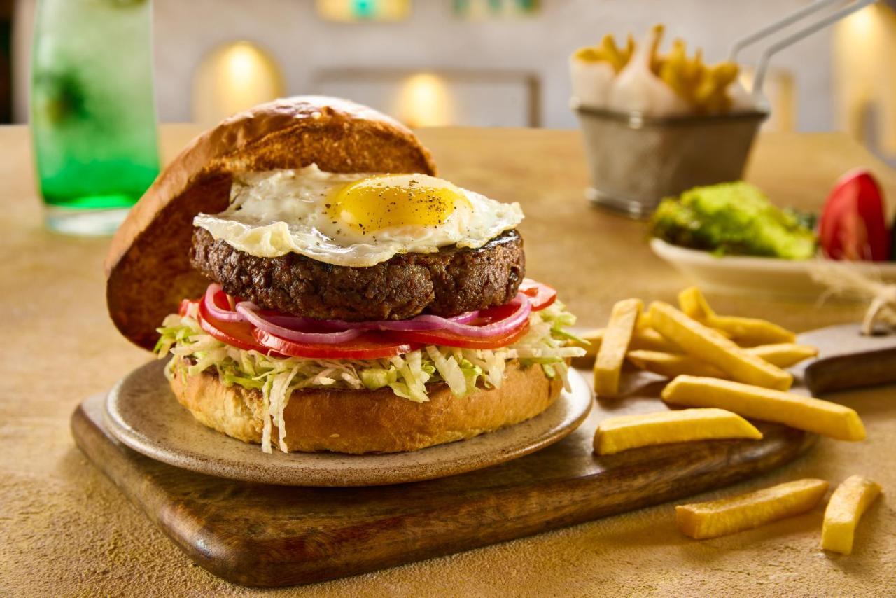 Benben By Dhara Hotels - Adults Only 아스완 외부 사진 Egg and Cheese Burger