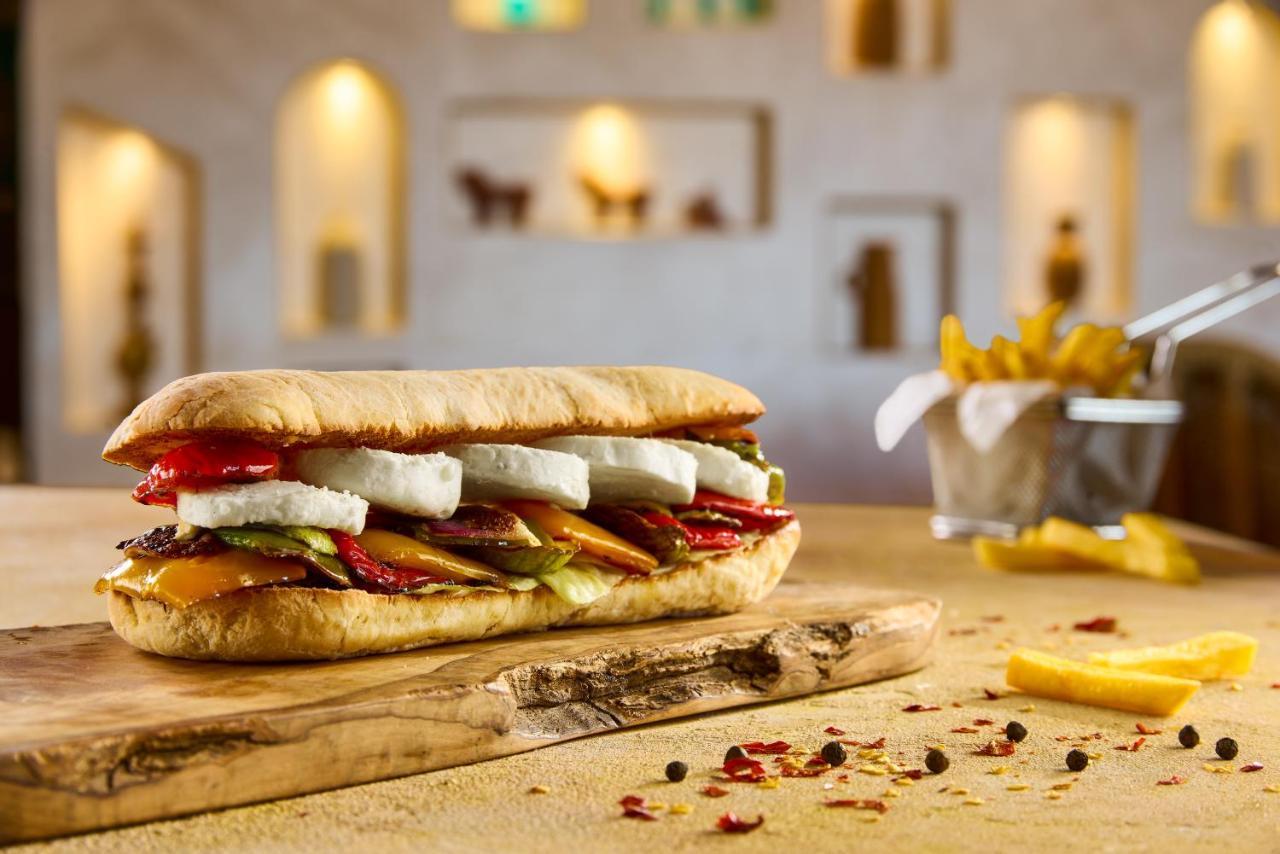 Benben By Dhara Hotels - Adults Only 아스완 외부 사진 A vegetarian baguette